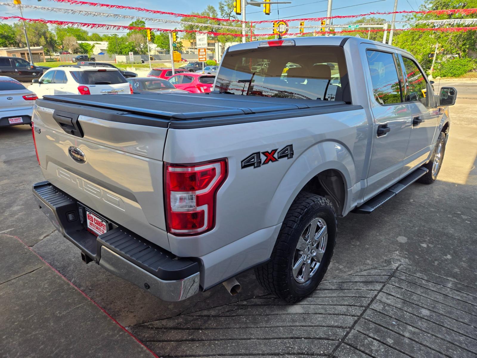 2018 SILVER /BLACK Ford F-150 XLT SuperCrew 5.5-ft. 4WD (1FTEW1E52JK) with an 5.0L V8 OHV 32V engine, 6A transmission, located at 503 West Court, Seguin, TX, 78155, (830) 379-3373, 29.568621, -97.969803 - 2018 Ford F-150 XLT SuperCrew 5.5-ft. 4WD with a 5.0L V8 OHV 32V, Automatic, Tilt, Cruise, AM/FM/CD Touchscreen Stereo, Power Windows, Locks, Seat and Side Mirrors, Bluetooth, Front Bench Seating, Tinted Windows, Tonneau Bed Cover, Towing, Alloy Wheels, Backup Camera, Rear Bumper Sensors, Tailgate S - Photo #2